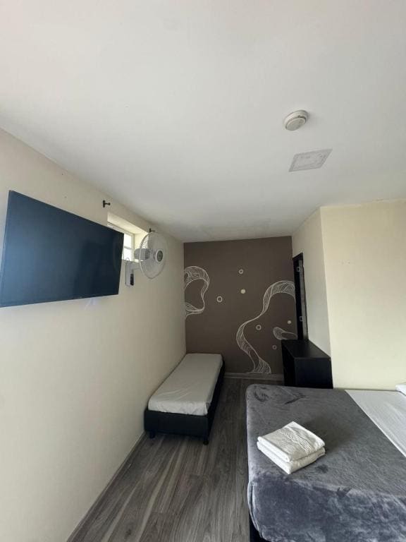 Comfort Quadruple Room room - Image 3