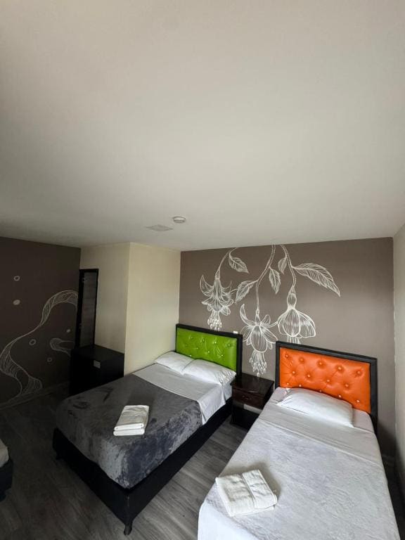 Comfort Quadruple Room room - Image 2