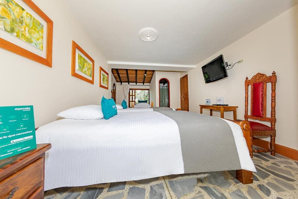 Standard Triple Room room - Image 2