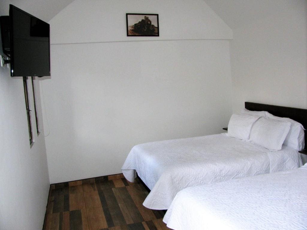 Double Room with Garden View room - Image 2