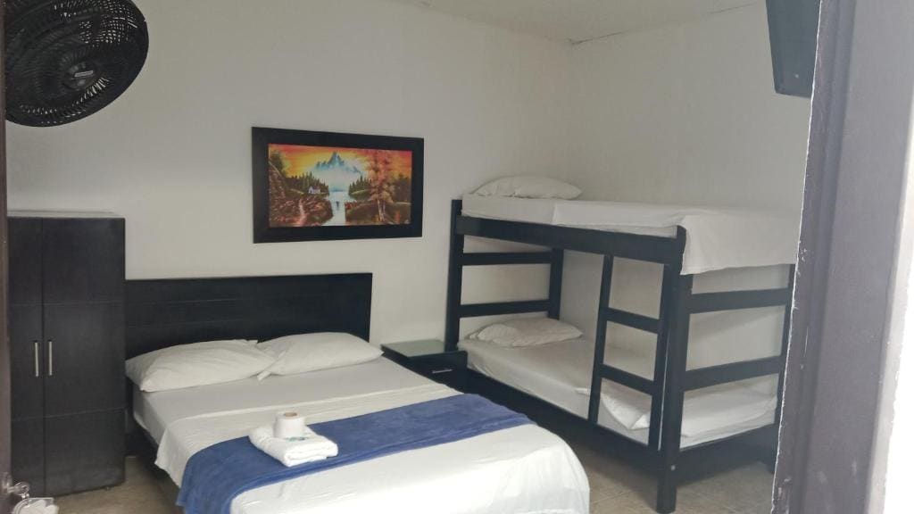 Basic Triple Room room - Image 2