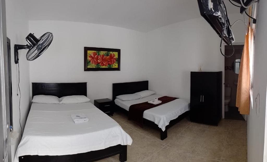 Comfort Quadruple Room room - Image 2