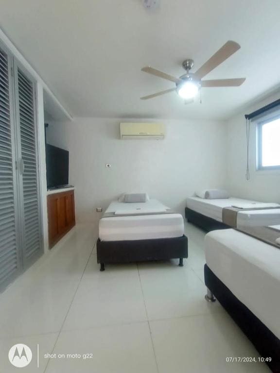 Standard Family Room room - Image 3