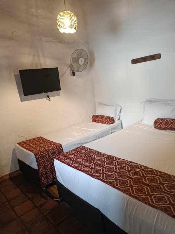 Twin Room with Private Bathroom room - Image 2