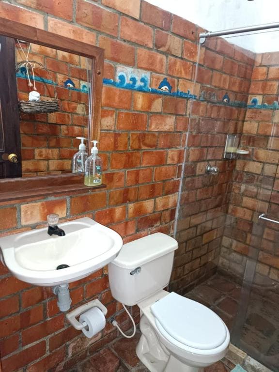 Twin Room with Private External Bathroom room - Image 2
