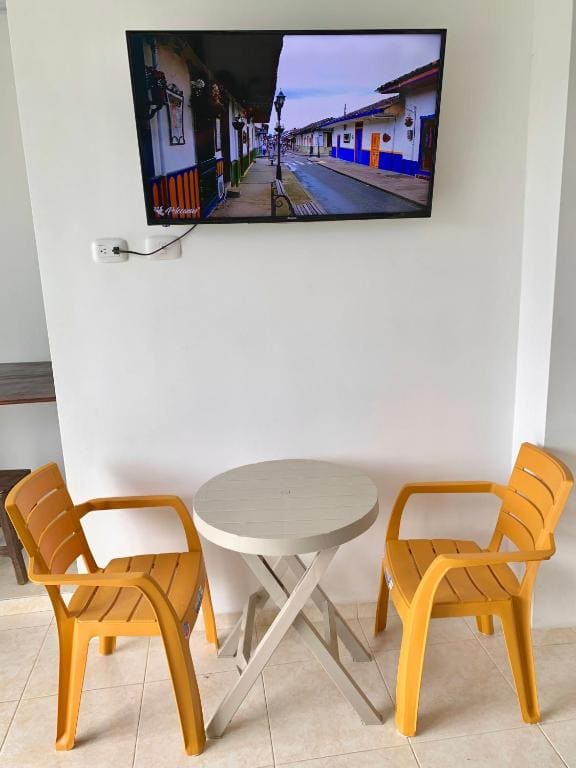 Double Room with Balcony room - Image 3