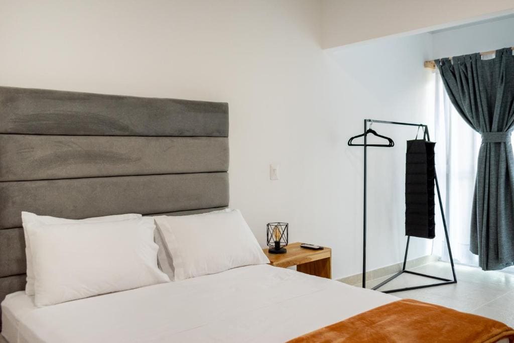 Double Room with Lake View room - Image 3