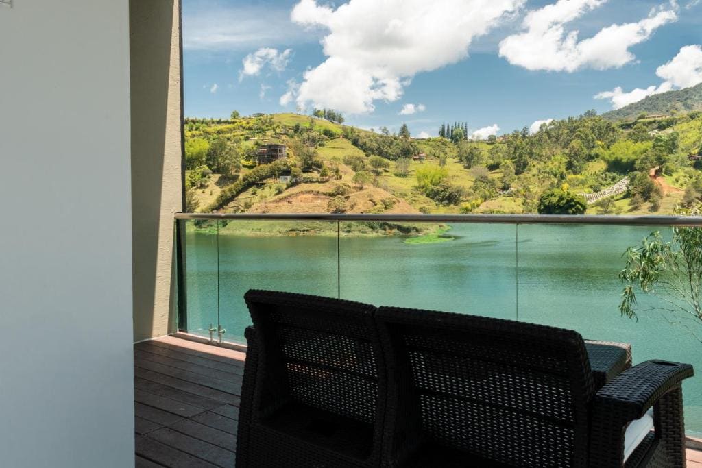 Double Room with Lake View room - Image 1