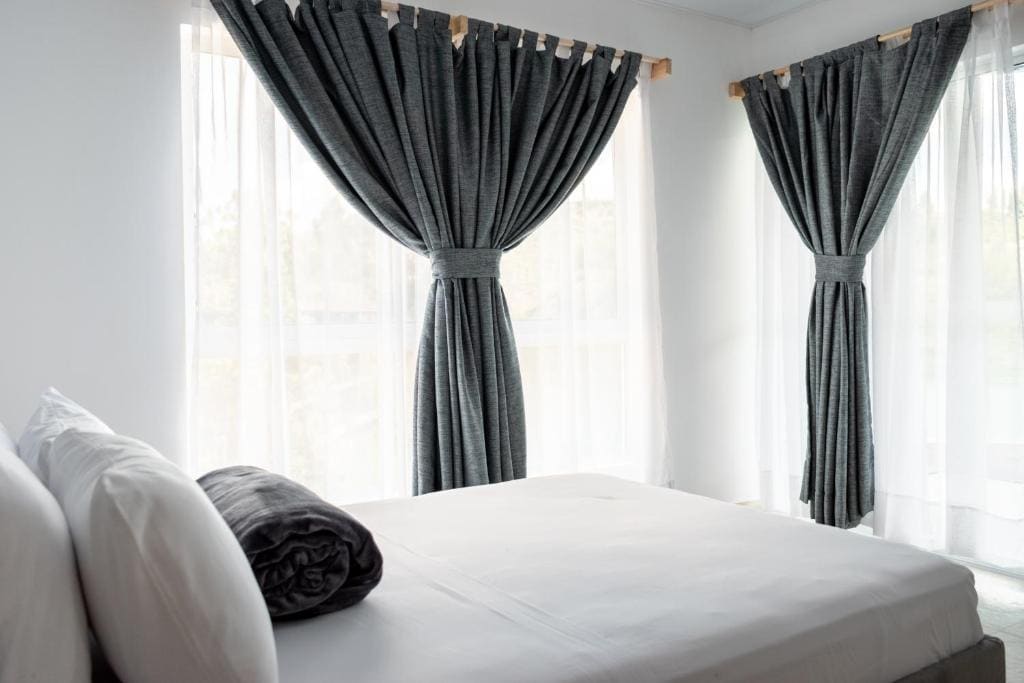 Double Room with Lake View room - Image 2