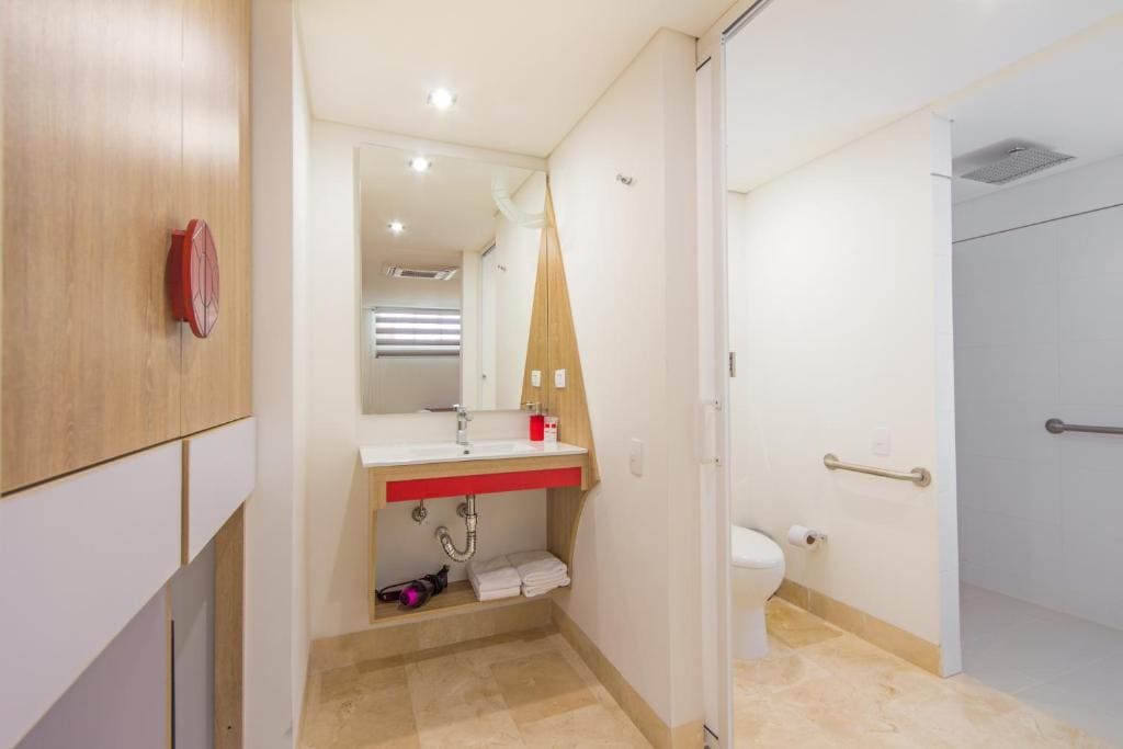 Standard Quadruple Room room - Image 1