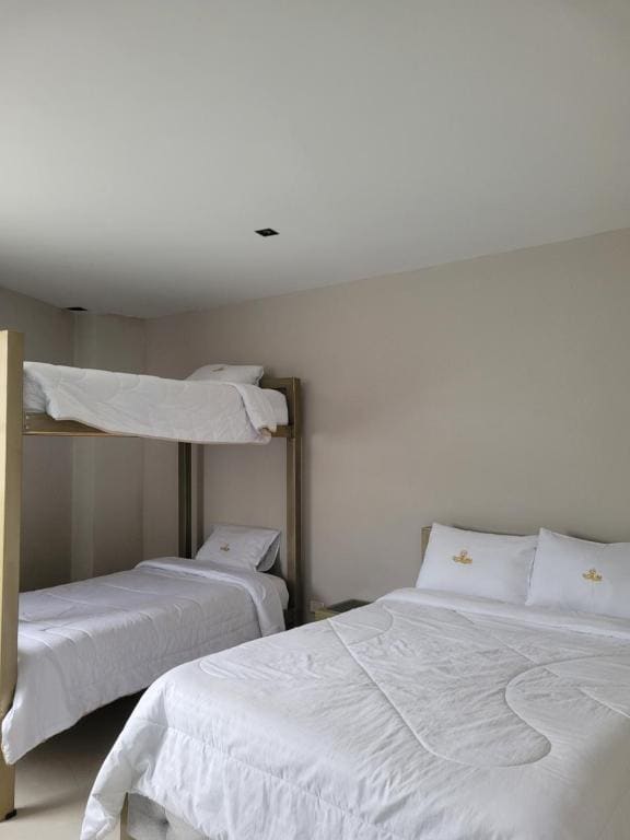 Basic Triple Room room - Image 3