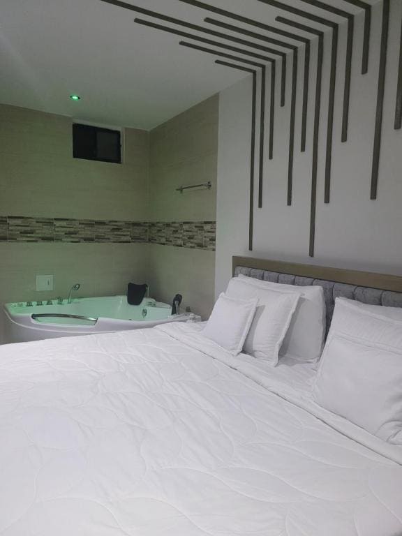 Suite room - Image 3
