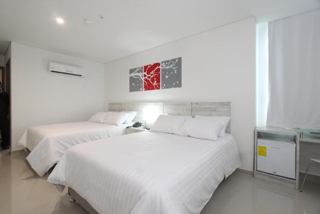 Superior Queen Room with Two Queen Beds room - Image 3