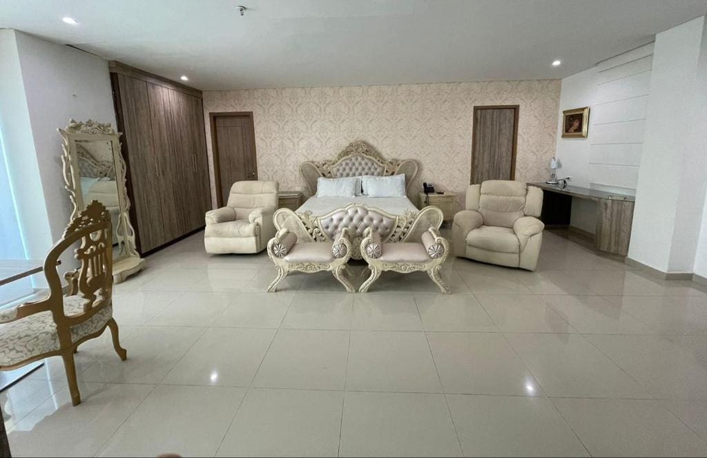 King Suite with Balcony room - Image 3