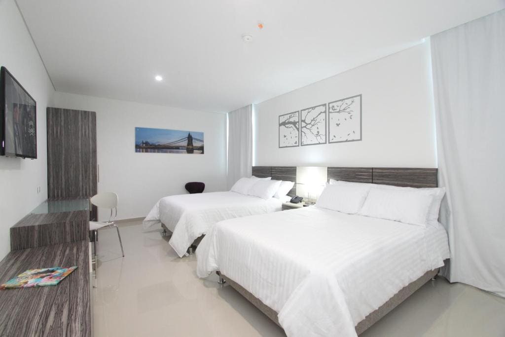 Superior Queen Room with Two Queen Beds room - Image 2