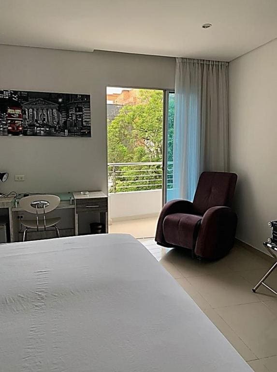 King Suite with Balcony room - Image 2