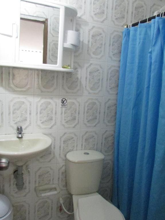 Family Room with Private Bathroom room - Image 3