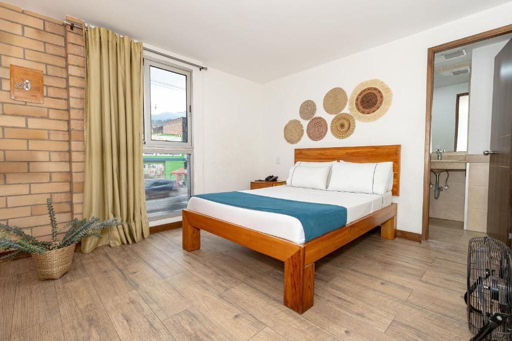 Queen Suite with Spa Bath room - Image 2