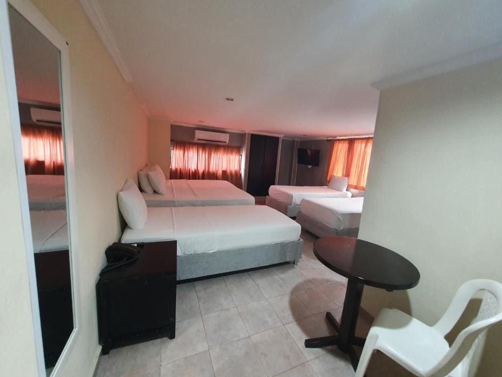 Family Room room - Image 3