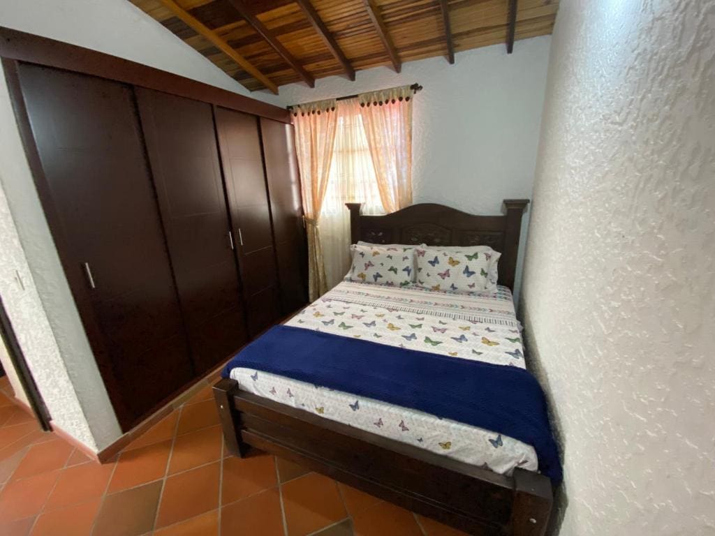 Deluxe Family Room room - Image 2