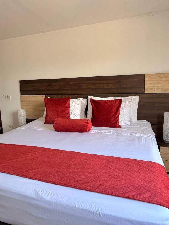 Deluxe Suite room - Image 3