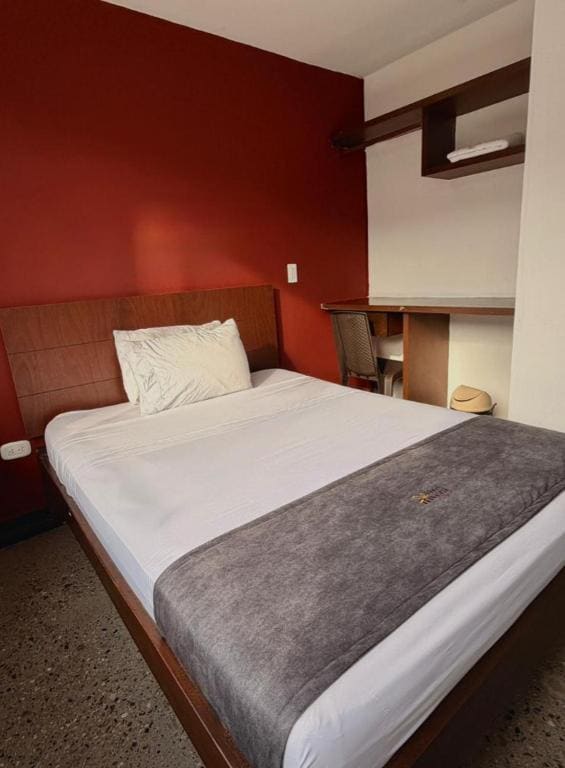 Double Room with Private Bathroom room - Image 3