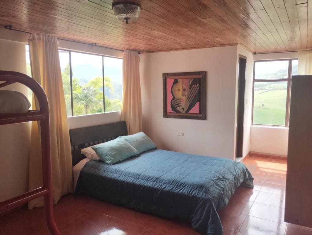 Classic Quadruple Room room - Image 1
