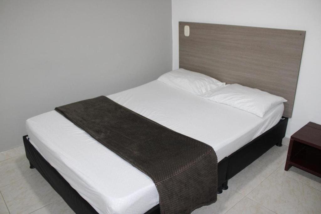 Deluxe Queen Room room - Image 1