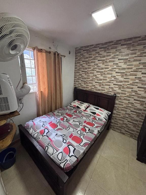 Double Room with Shared Bathroom room - Image 2