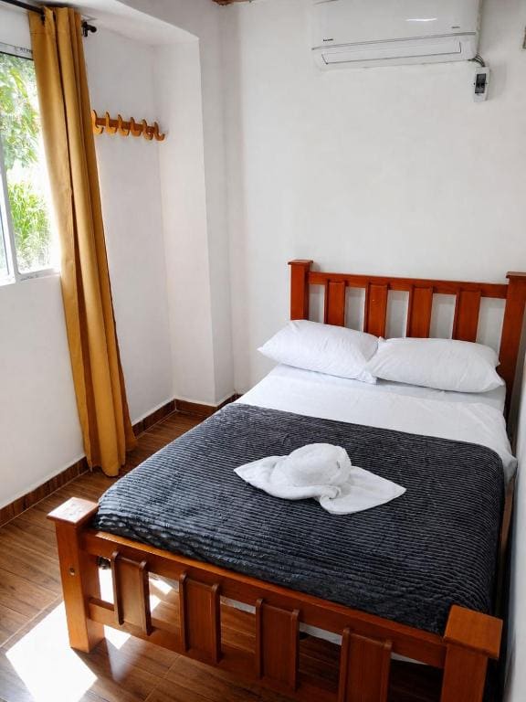 Double Room with Shared Bathroom room - Image 3