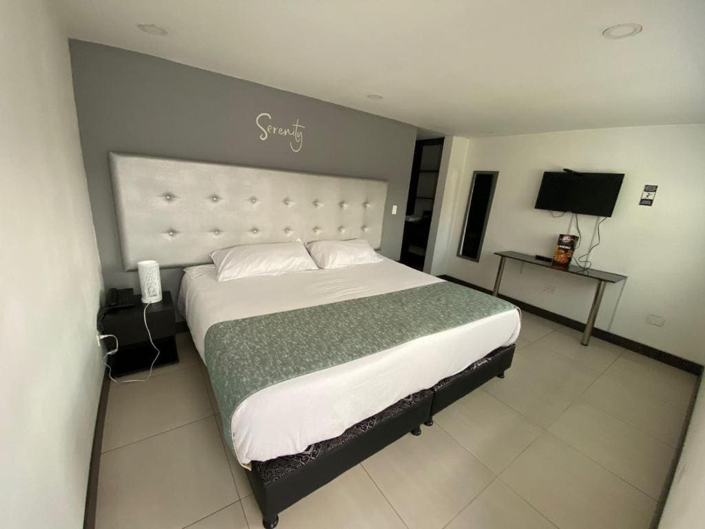 Deluxe King Room room - Image 1