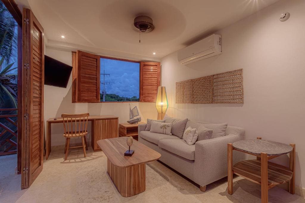 Suite with Sea View room - Image 3