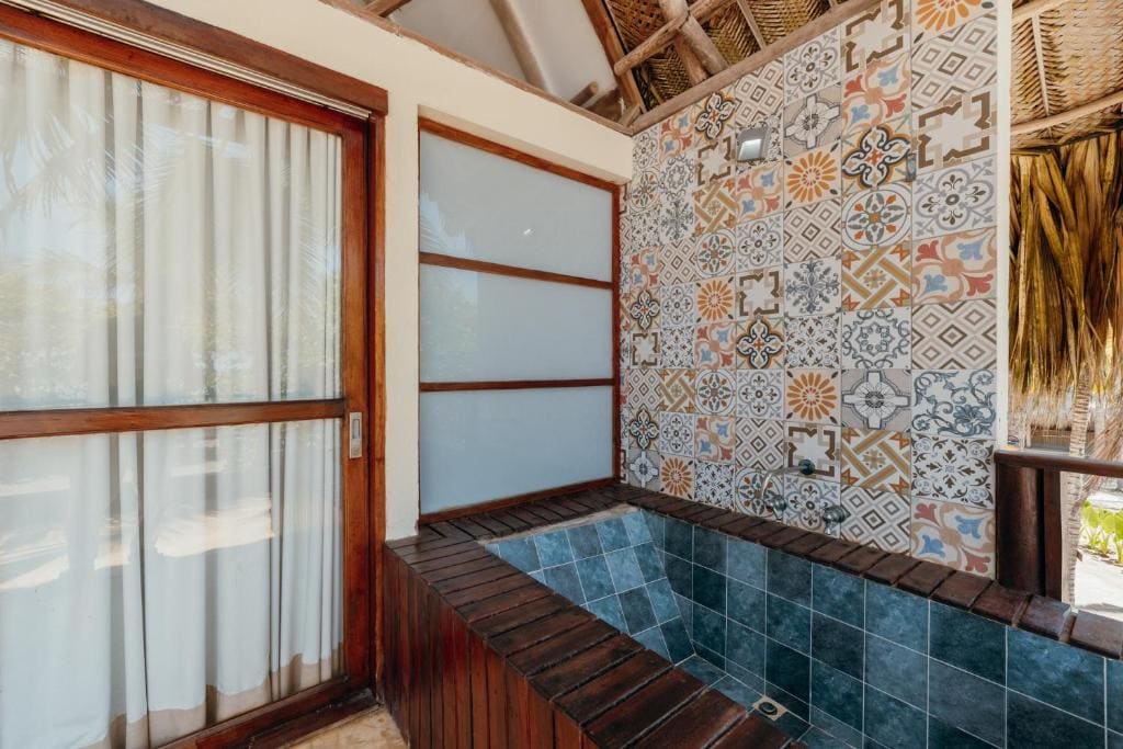 Deluxe Double Room with Balcony and Sea View room - Image 2