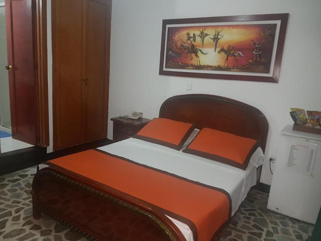 Queen Room with Balcony room - Image 2