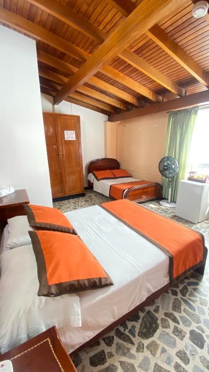 Family Room room - Image 2