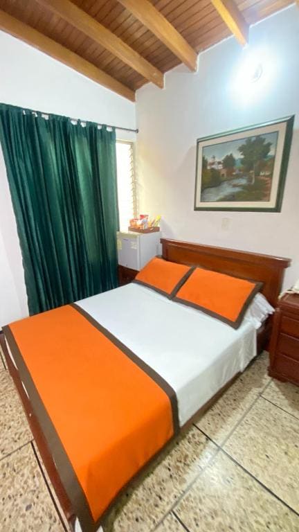 Large Single Room room - Image 2