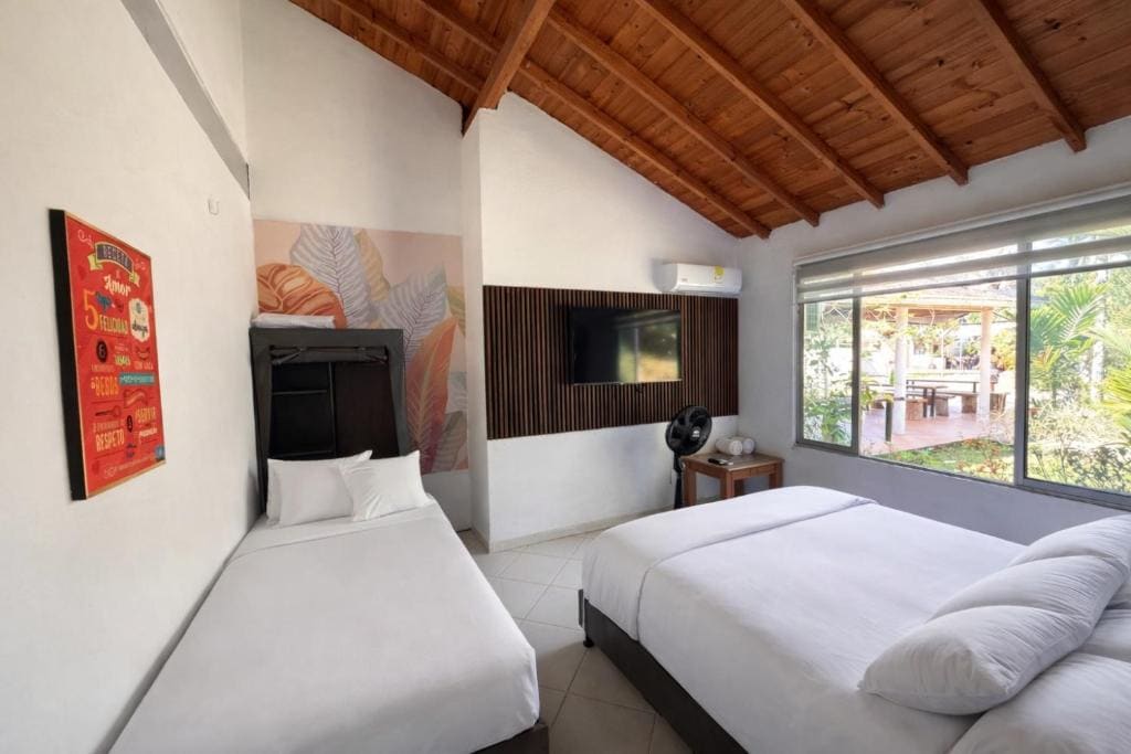Comfort Triple Room room - Image 3