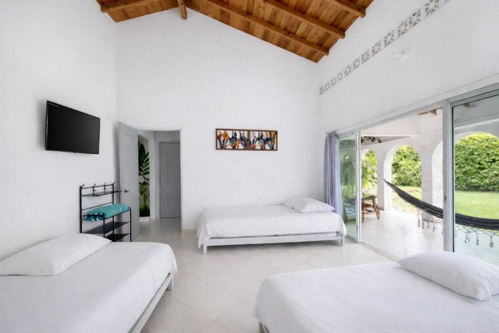 Standard Family Room room - Image 2