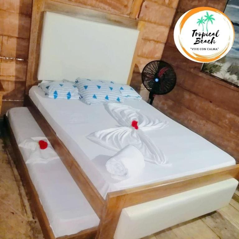 Deluxe Double Room (2 Adults + 1 Child) room - Image 3
