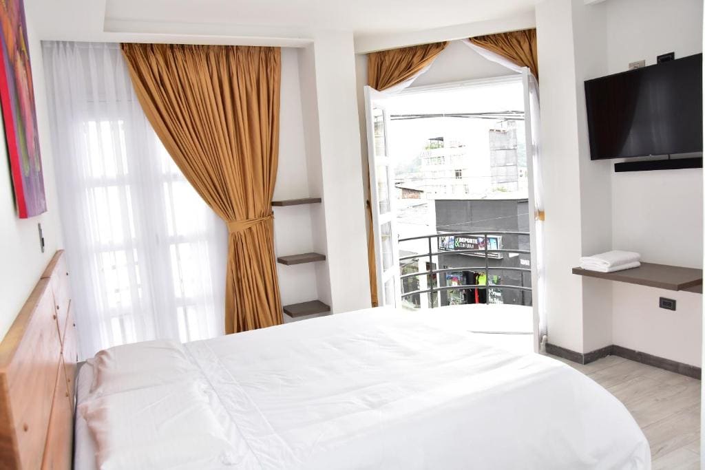 Junior Suite with Balcony room - Image 3