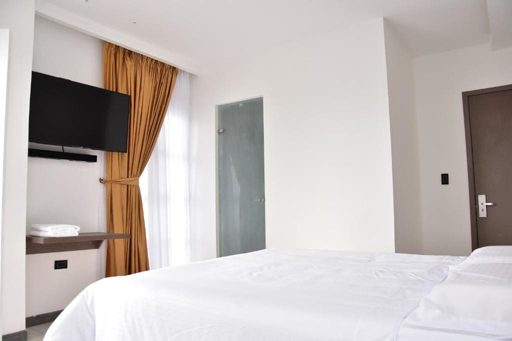 Deluxe Double Room with Balcony room - Image 2
