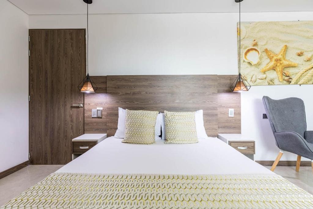 Deluxe Suite with Spa Bath room - Image 3