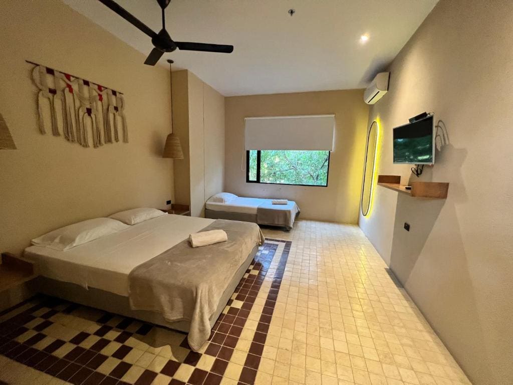 Superior Triple Room room - Image 2