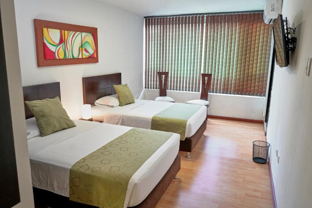 Superior Quadruple Room room - Image 1