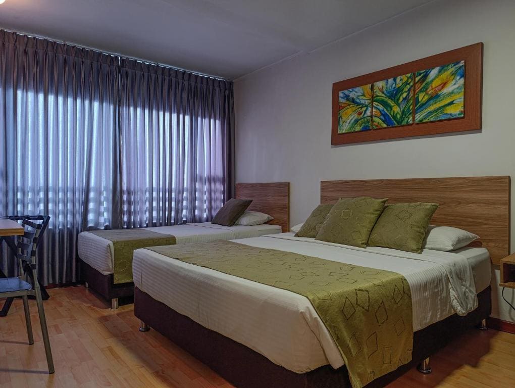 Superior Triple Room room - Image 2