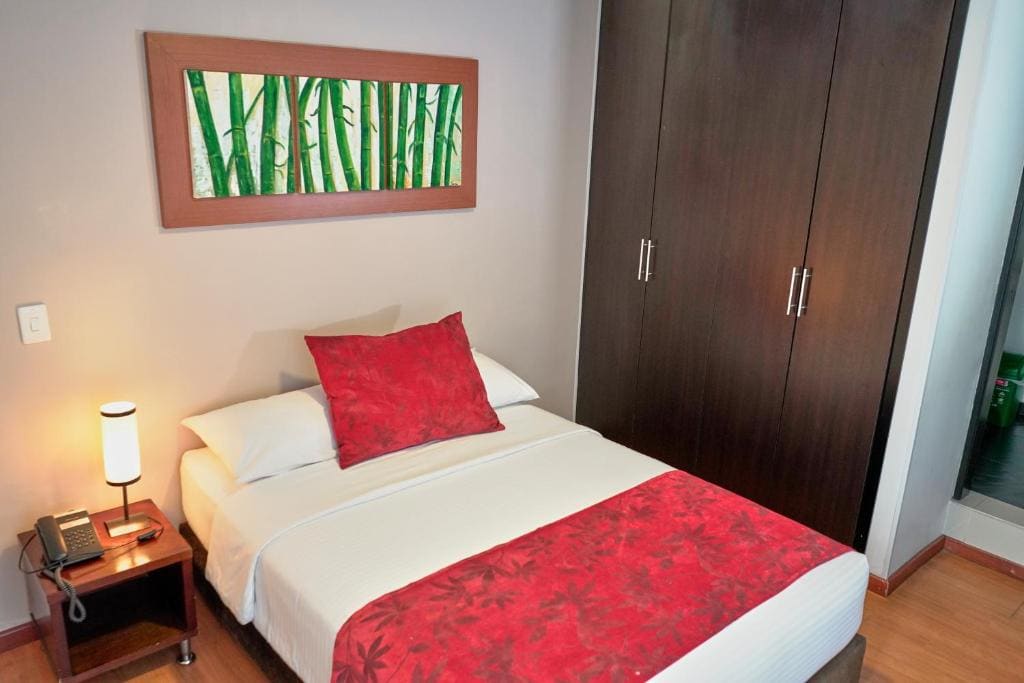 Superior Triple Room room - Image 1
