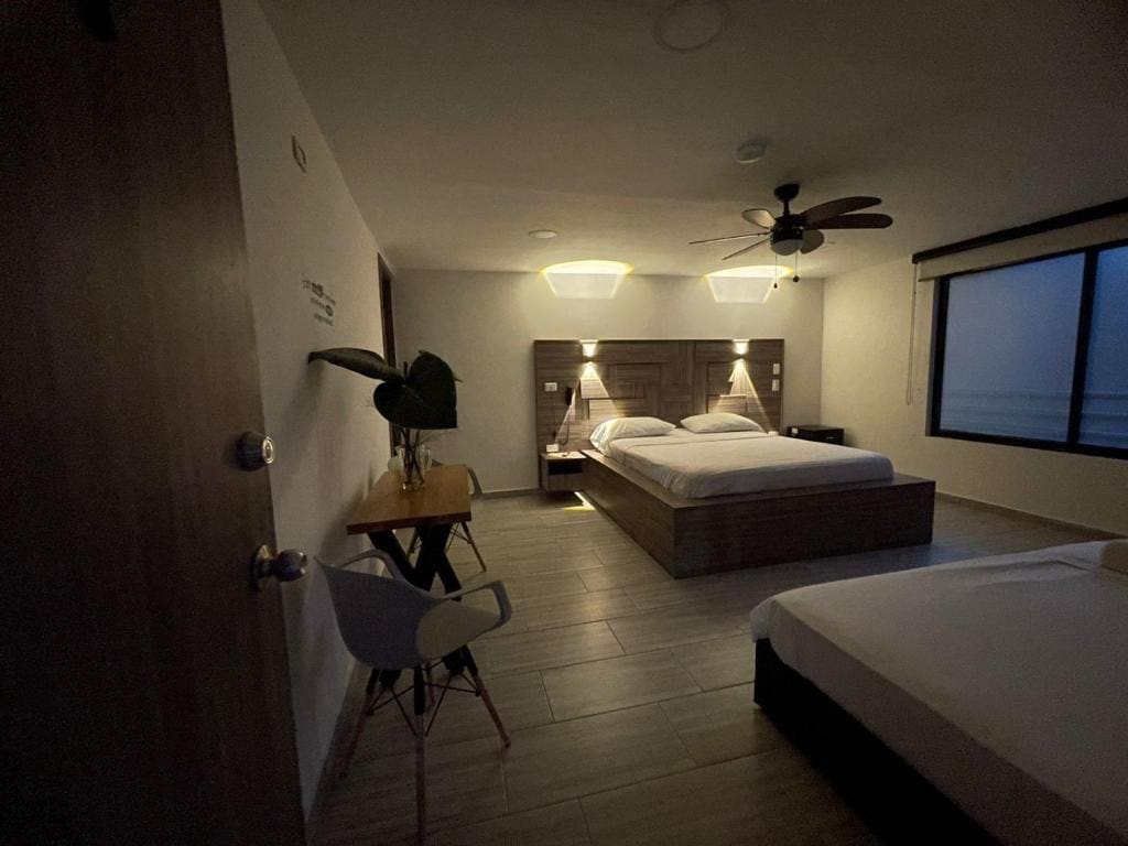 Deluxe Family Room room - Image 1