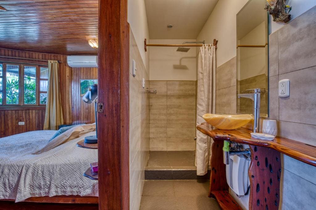 Queen Room with Balcony room - Image 2