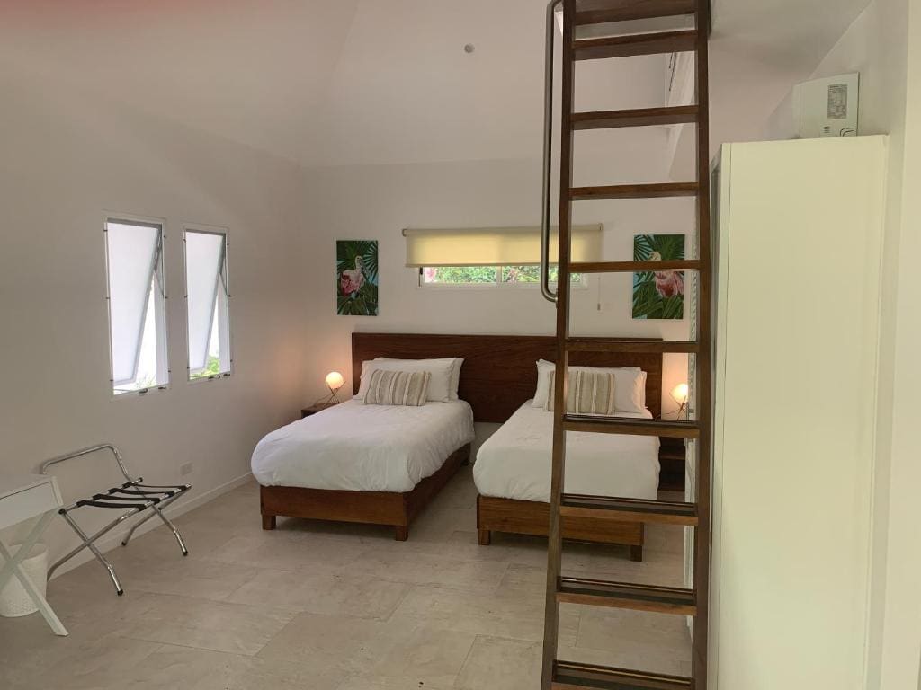 Deluxe Quadruple Room room - Image 2