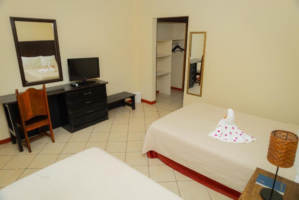 Deluxe Double Room with Two Double Beds room - Image 3